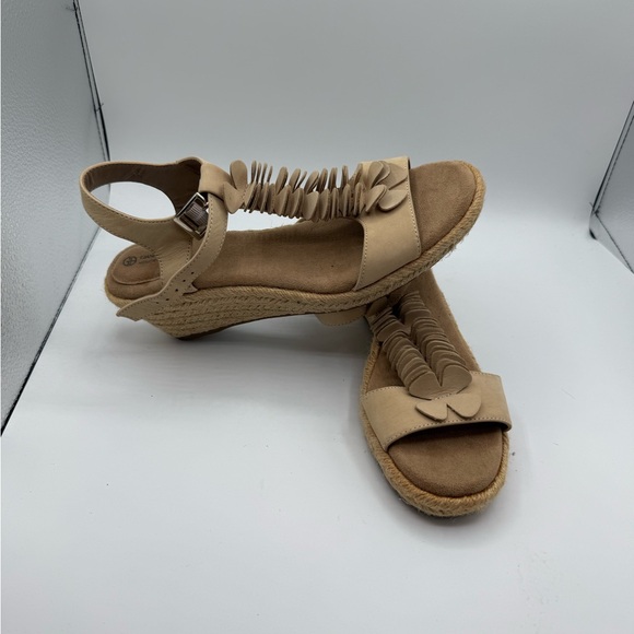 Gianni Bernini Memory Foam Wedge Sandals NWOT Sz 8M - Picture 1 of 6
